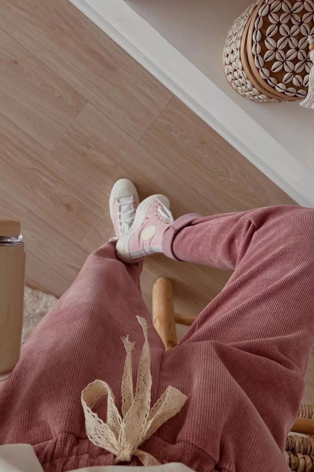Conjunto de Sudadera con Detalle de Encaje y Pantalones de Hombros Caídos