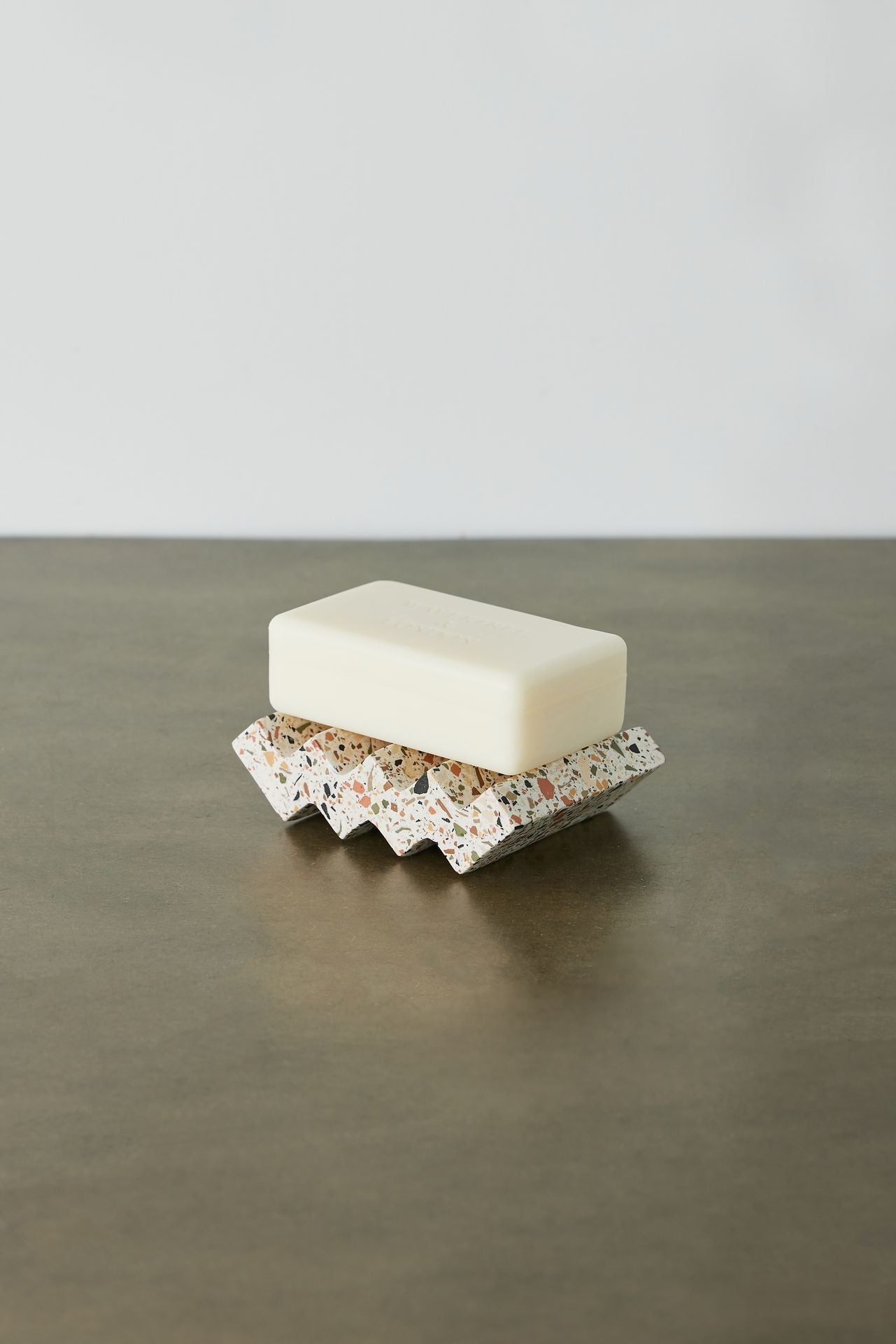 Jabonera de Terrazzo Neutral Zig-Zag