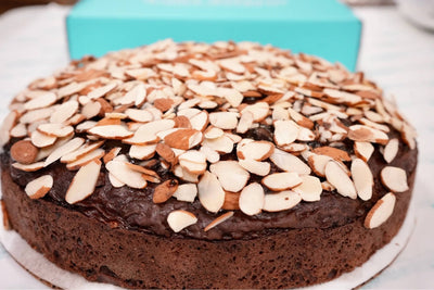 Gâteau aux amandes et chocolat Andy Anand exquis de 9" - Dessert premium