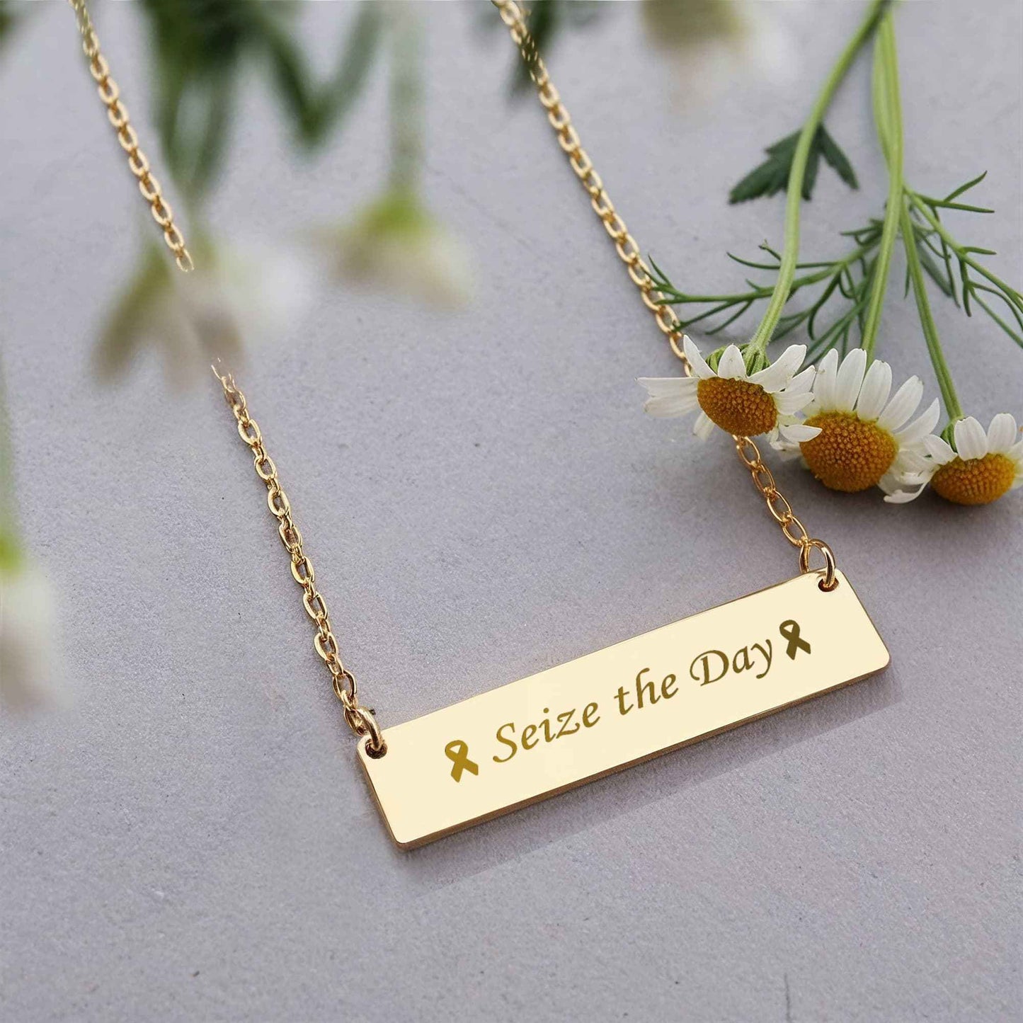 Collier à barre horizontale gravé Saisissez le jour