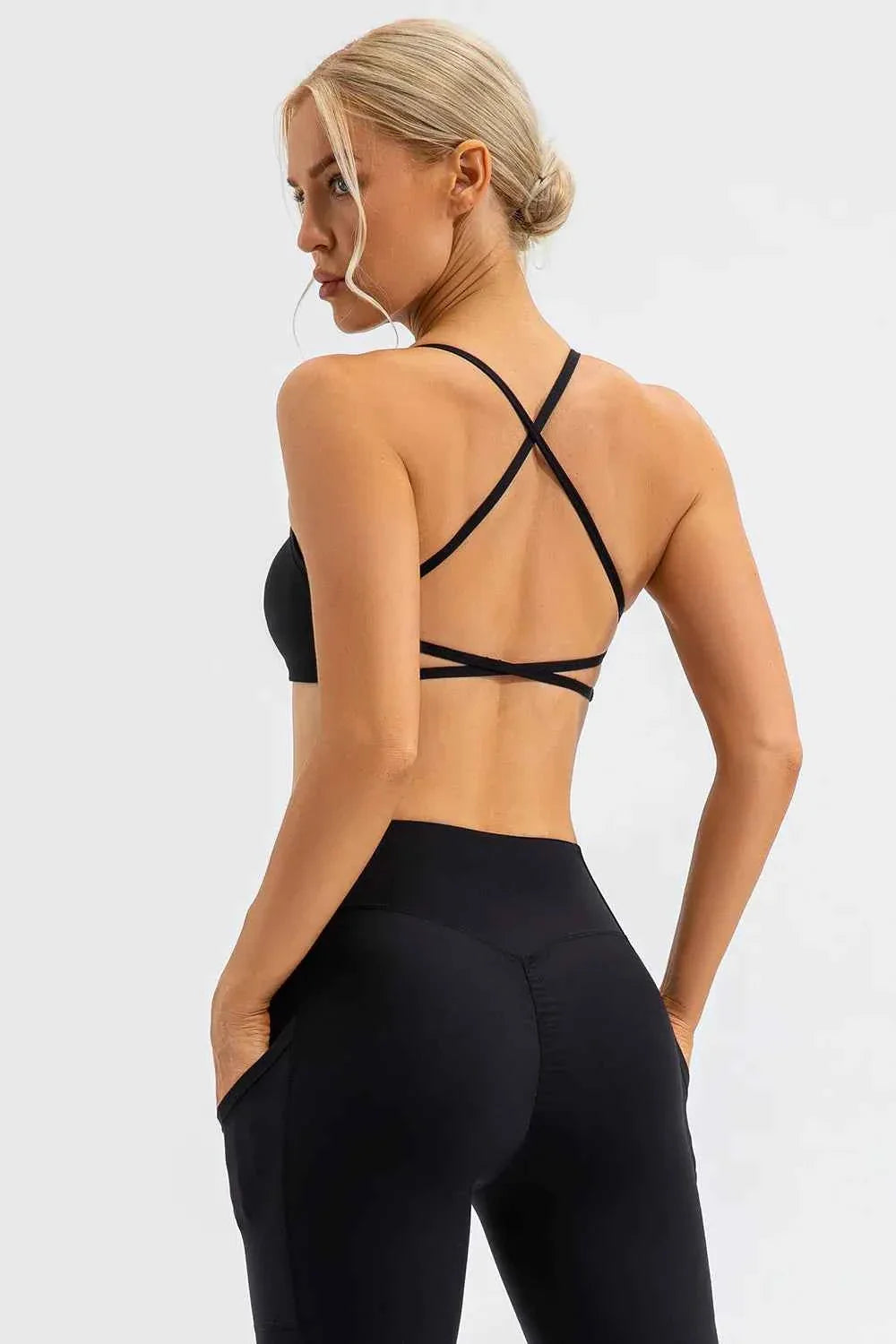 Camiseta Activa con Tirantes en Cruz