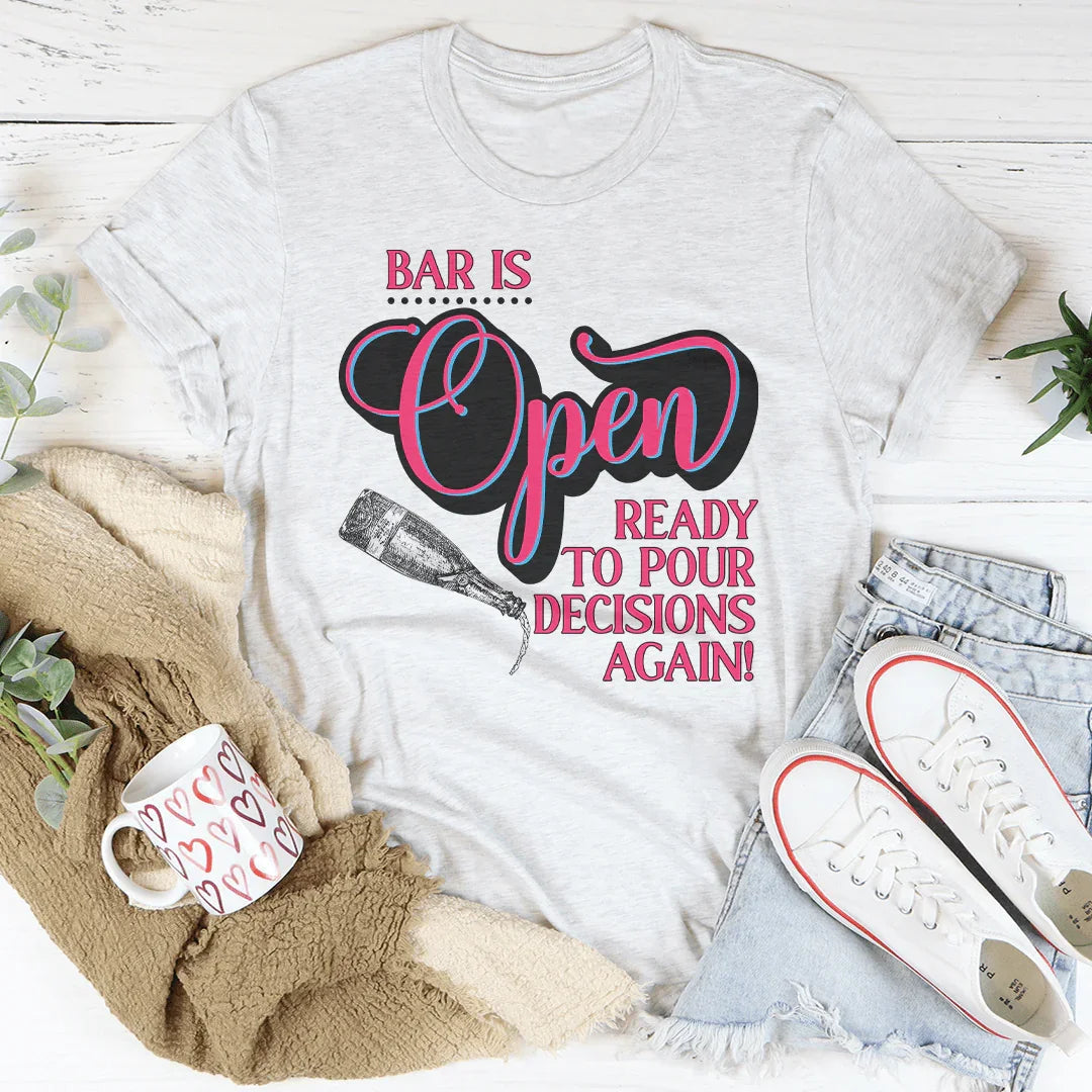 Le bar est ouvert, prêt à prendre des décisions à nouveau T-shirt