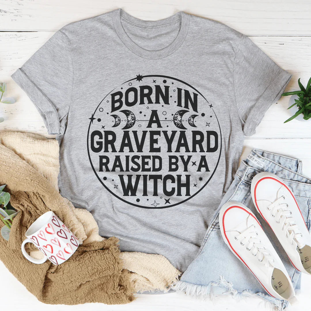 Nacido en un cementerio criado por una bruja