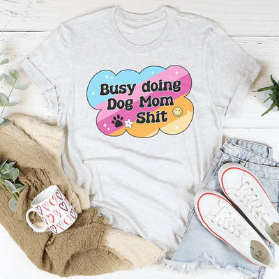 Camiseta de mamá perruna ocupada haciendo caca