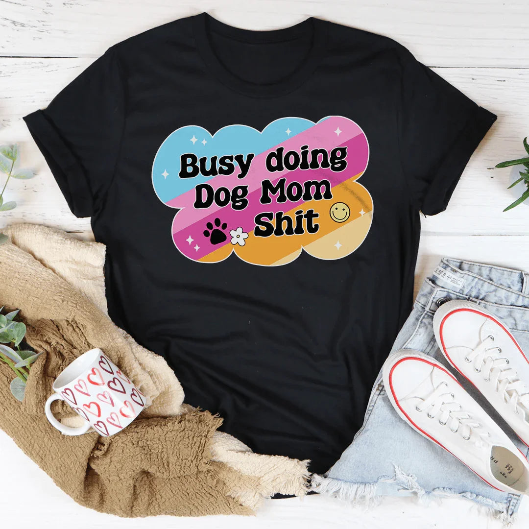 Camiseta de mamá perruna ocupada haciendo caca