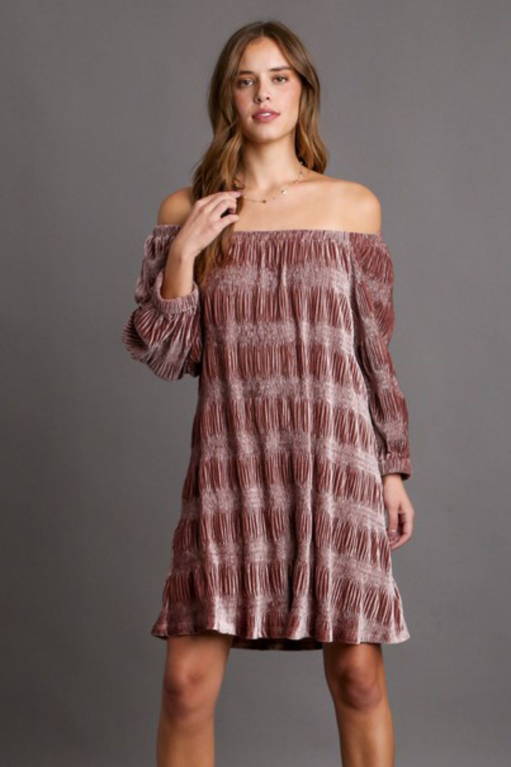 Robe Mini en Velours Off-Shoulder Élégante avec Manches Bouffantes