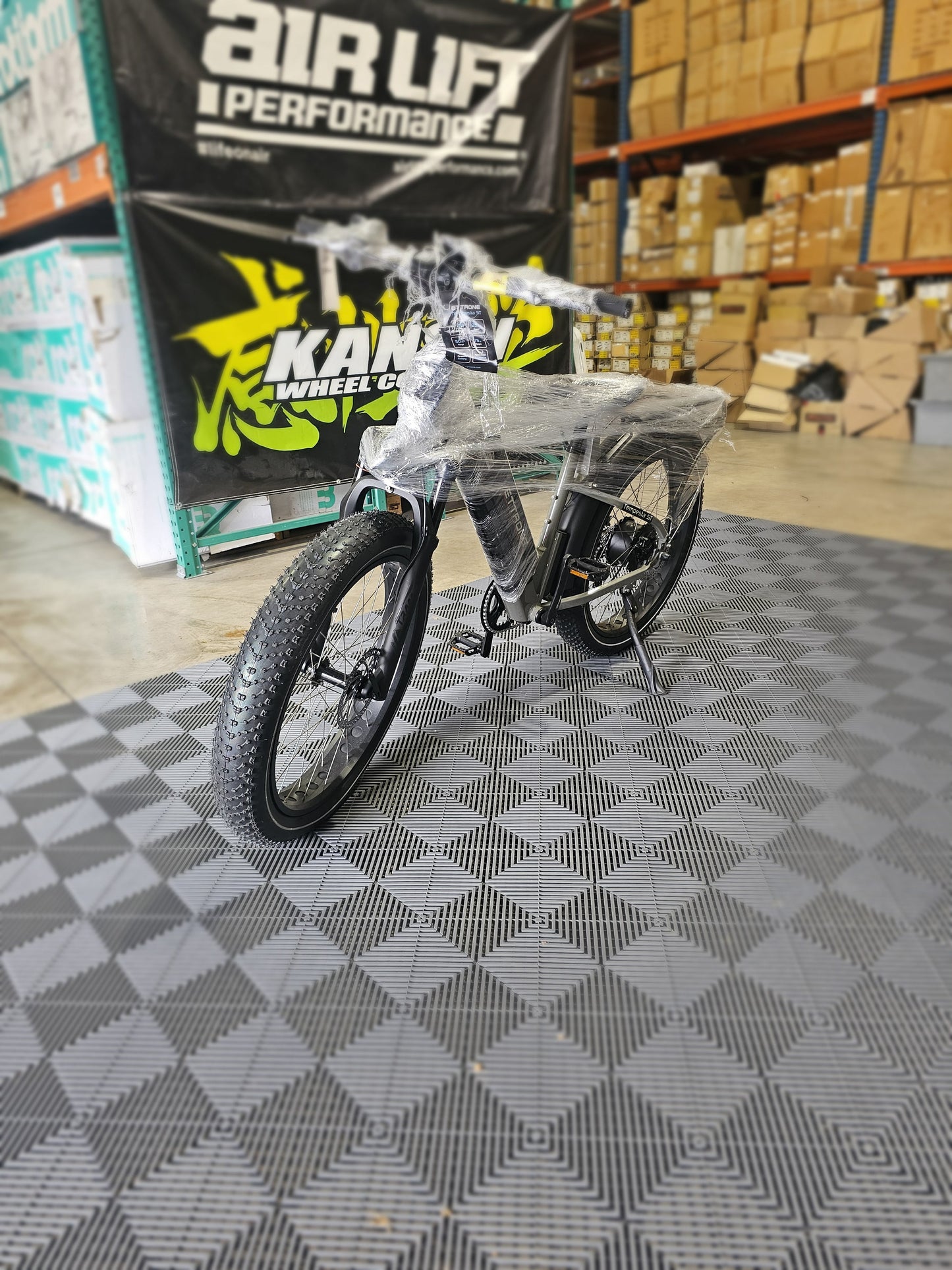 Vélo Électrique ETTRONE Tempesta ST 2022 - Gris