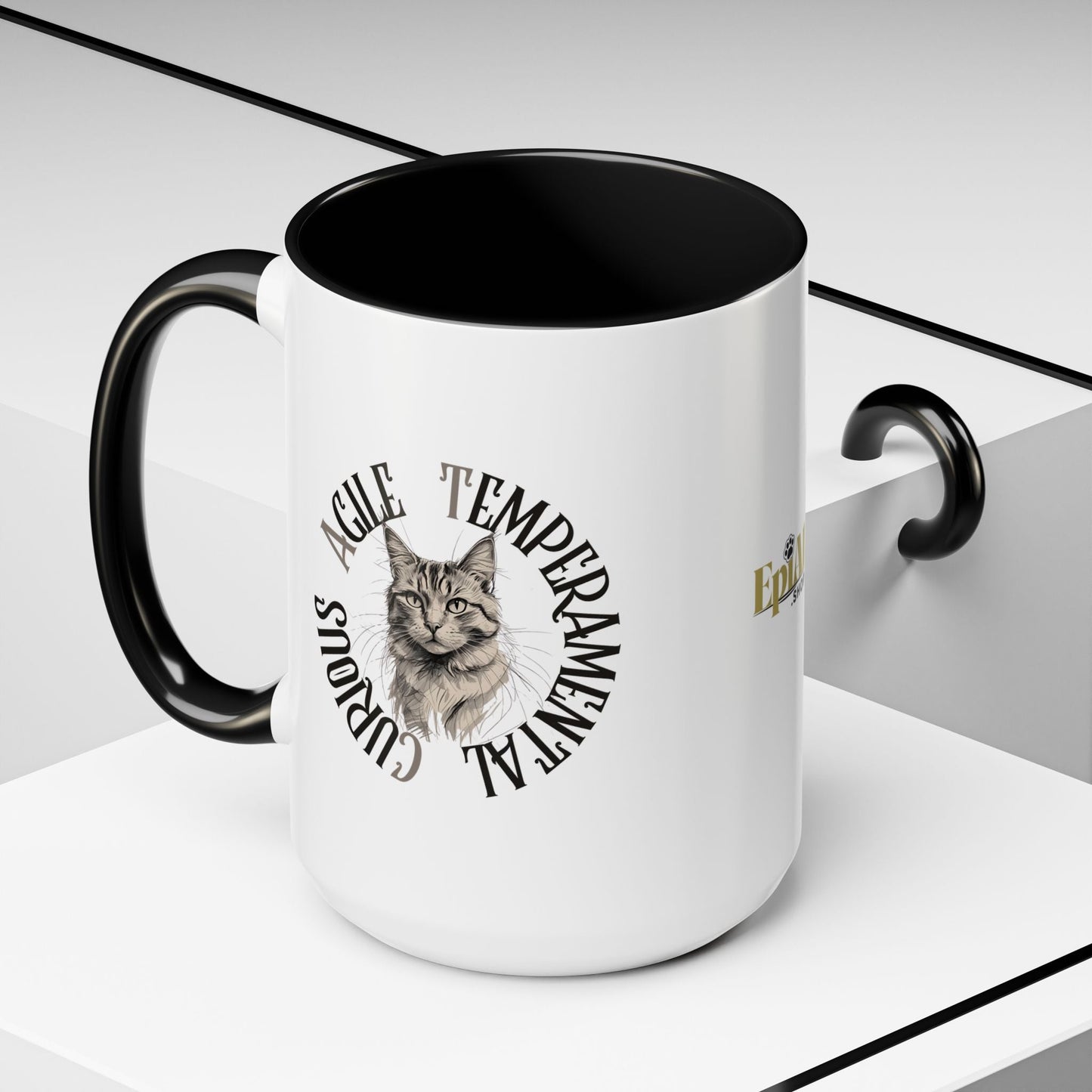 Taza de café con acento de gato encantador