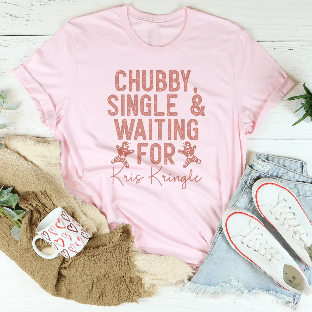 Camiseta gordita soltera y esperando a Kris Kringle
