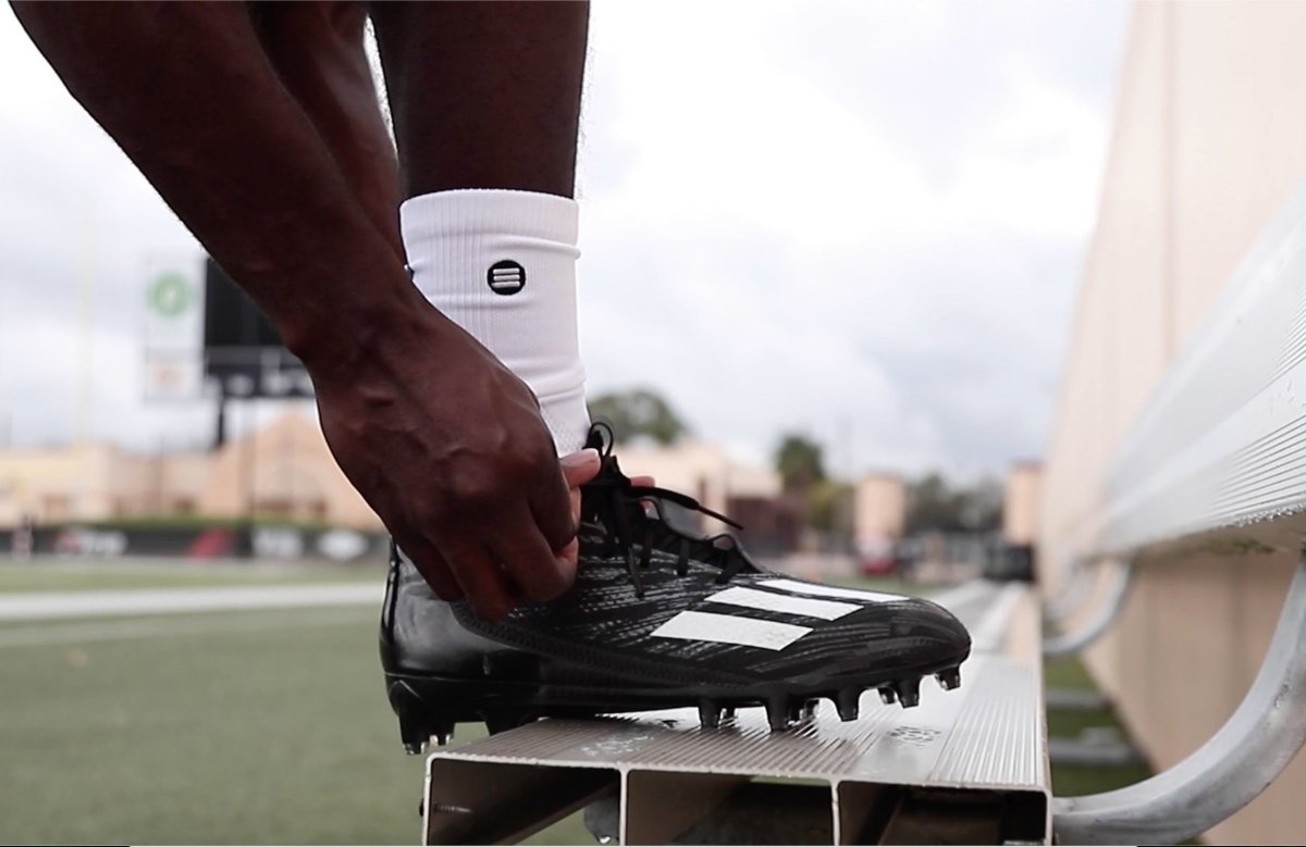 Elevate Your Game with Cloud Tech Performance Socks - White - Korvel