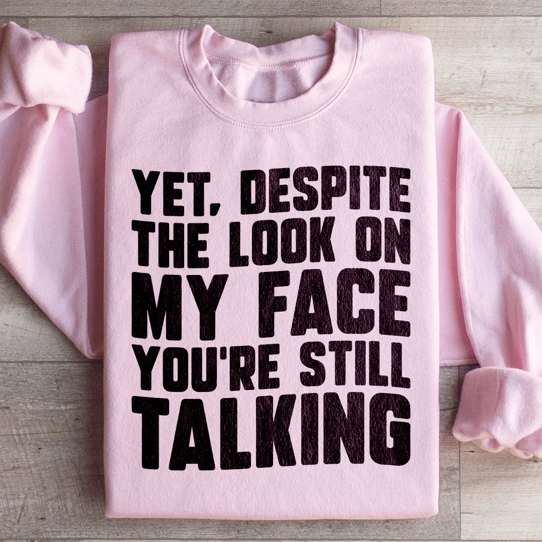 Sudadera "A pesar de la mirada en mi cara, sigues hablando"