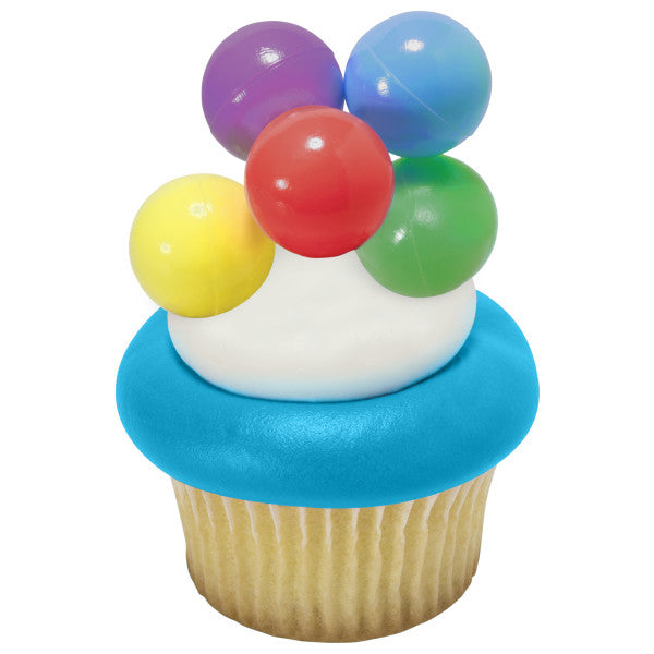 Grandes grappes de ballons aux couleurs primaires vives