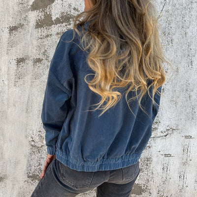 Chaqueta con capucha de pana con cremallera y bolsillos