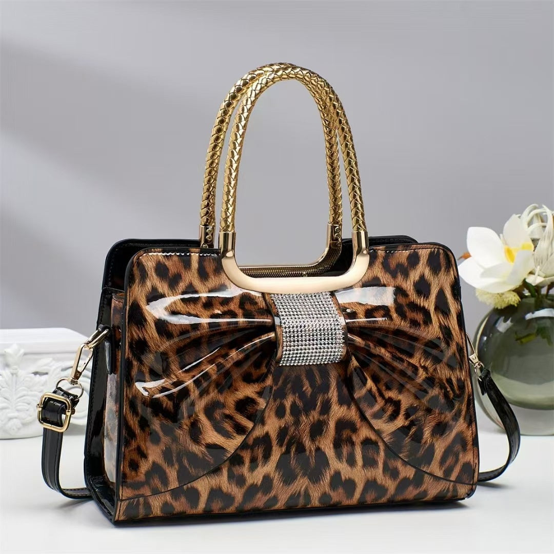 Sac à main chic à imprimé léopard avec embellissements en pierres chaudes