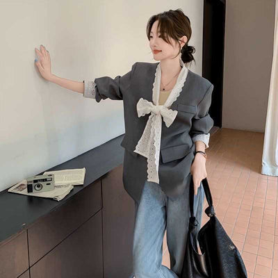 Blazer décontracté gris avec panneaux en dentelle