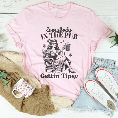 Todo el mundo en el pub se está divirtiendo camiseta