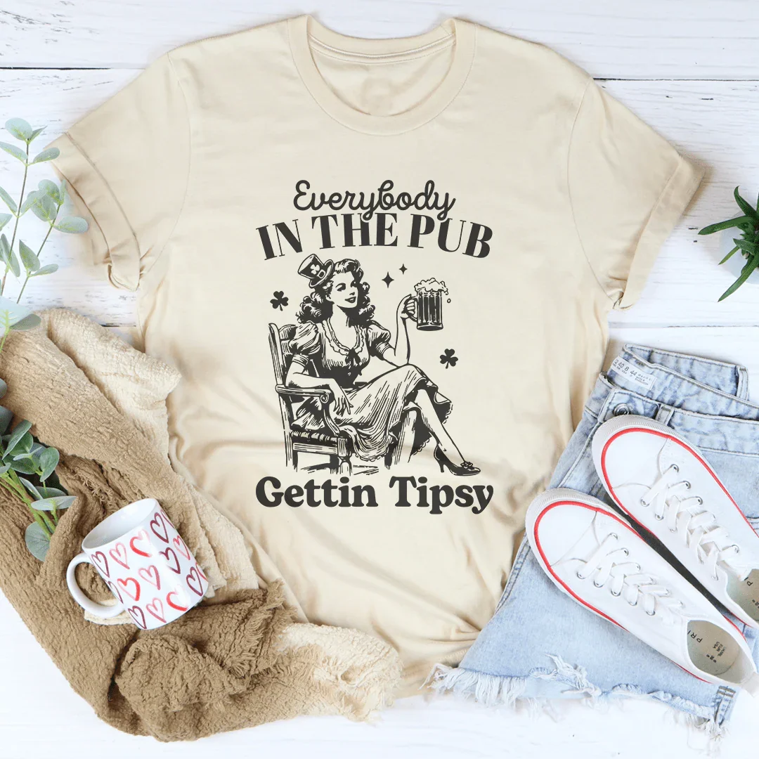 Todo el mundo en el pub se está divirtiendo camiseta