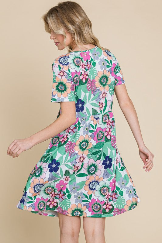 Robe courte à manches courtes à décolleté en V et à fleurs froncées
