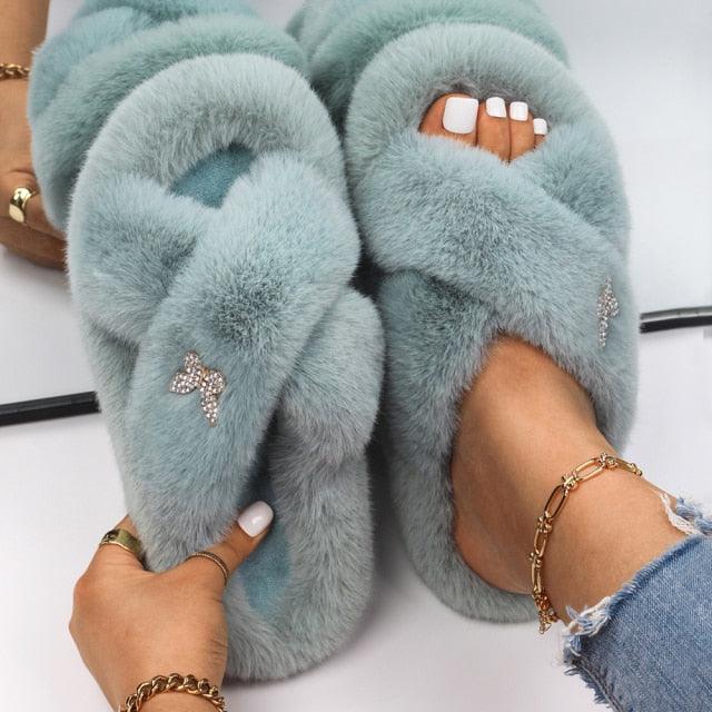 Chaussons en fausse fourrure avec papillon en strass pour femmes