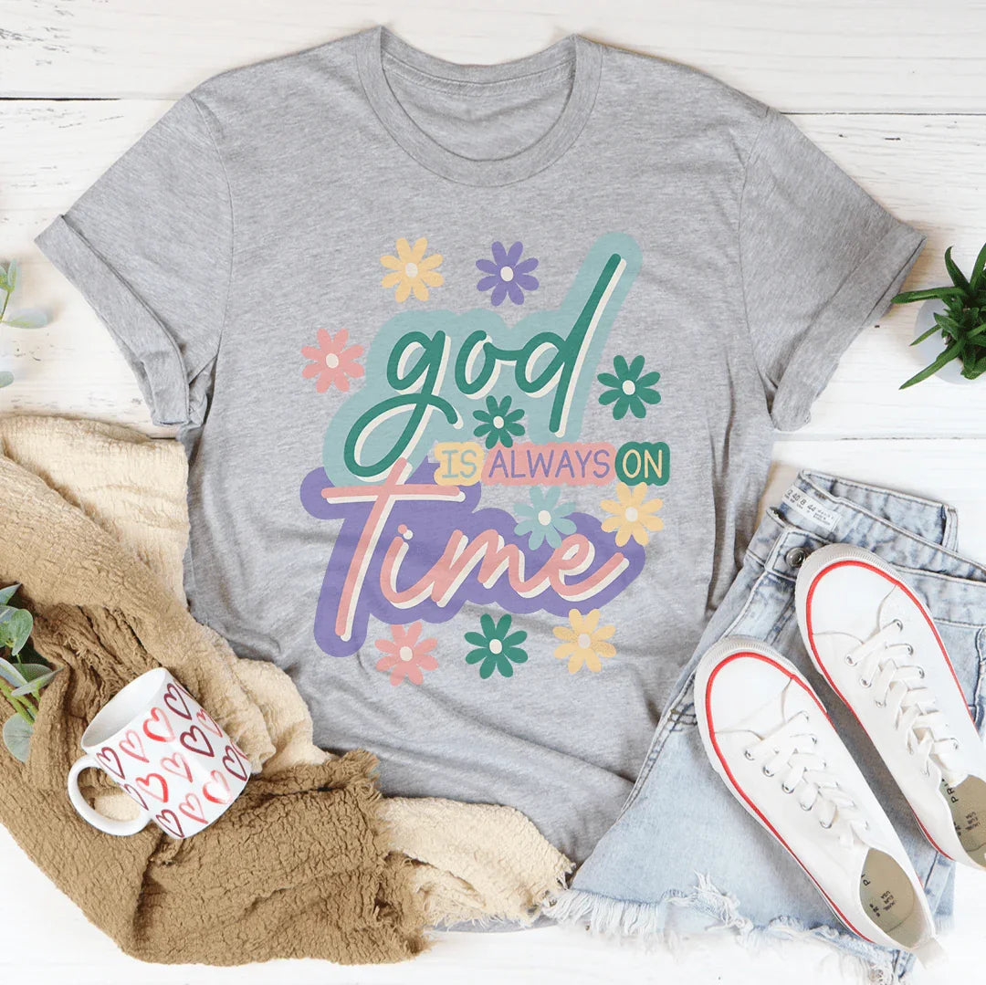 La camiseta Dios Siempre Está a Tiempo