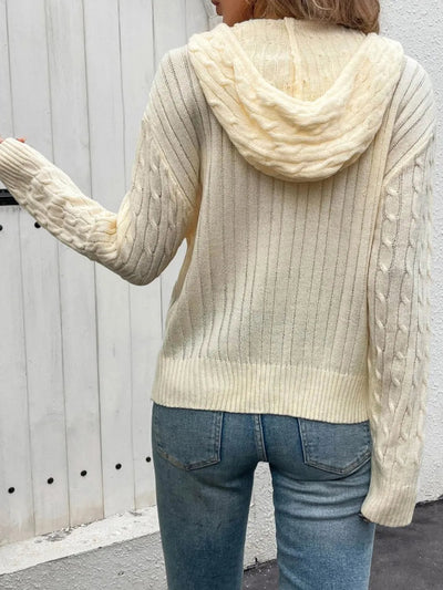Cardigan à capuche en tricot avec fleurs torsadées de couleur unie