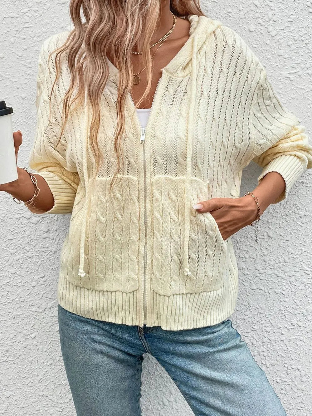 Cardigan à capuche en tricot avec fleurs torsadées de couleur unie
