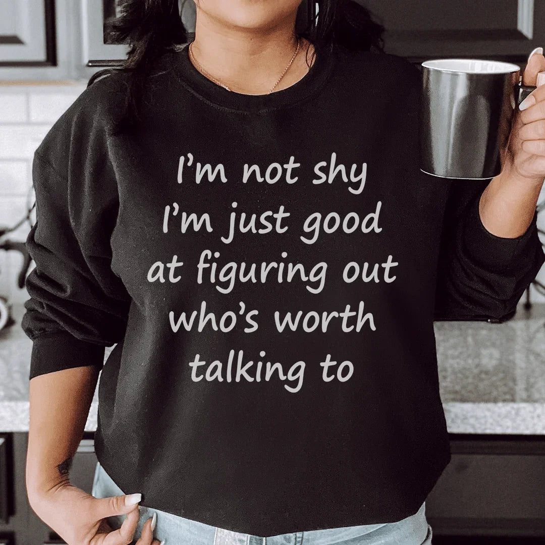 Sudadera "No soy tímido, solo soy bueno para saber con quién vale la pena hablar"