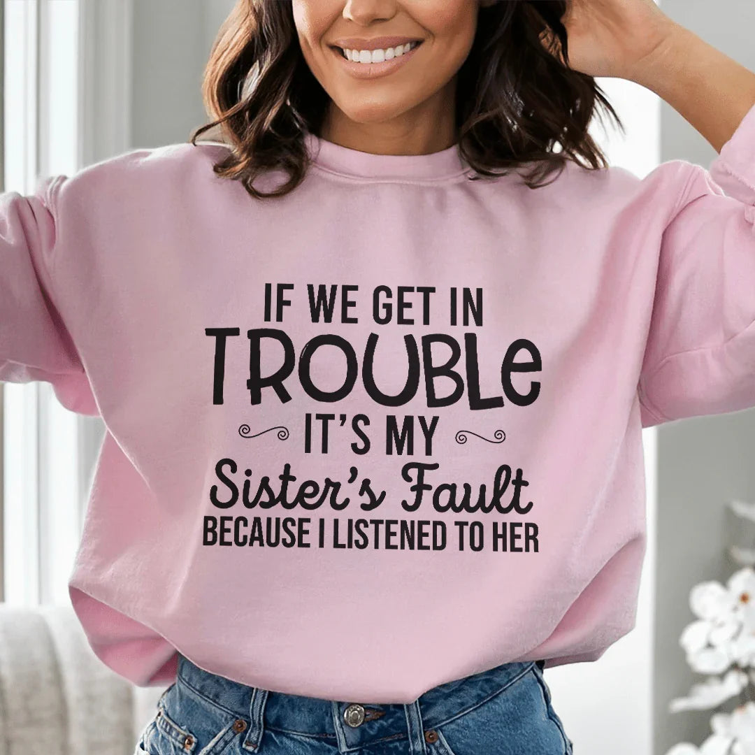 Sudadera Si Nos Metemos en Problemas es Culpa de Mi Hermana