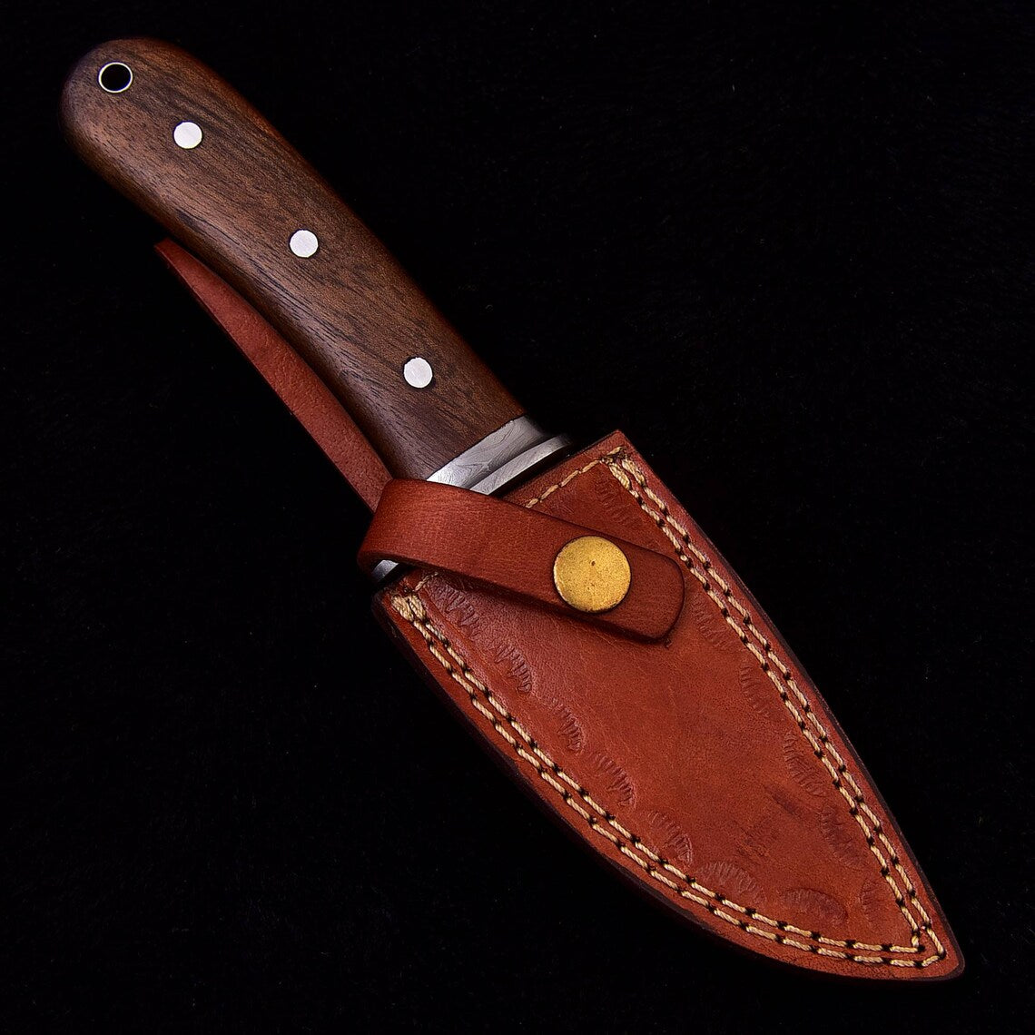 Premium Custom Damascus Steel Skinning Knife with Elegant Walnut Handle - 7.75 inches - Korvel