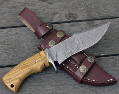 Handcrafted Olive Wood Hunting Knife with Damascus Steel Blade - Korvel