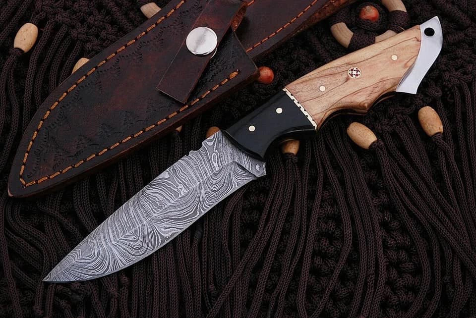 Artisan Crafted Damascus Steel Hunting Knife - Korvel