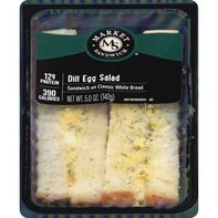 Sandwich au marché salade d'œufs à l'aneth