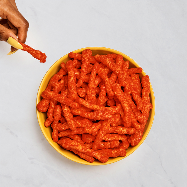Cheetos Puffs Snacks au fromage Flamin Hot au cornichon aigre-doux