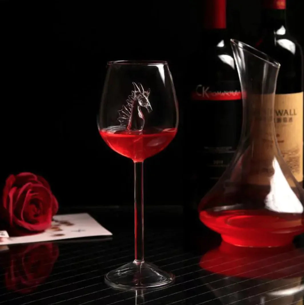 Copa de Vino Tinto con Tiburón Interior