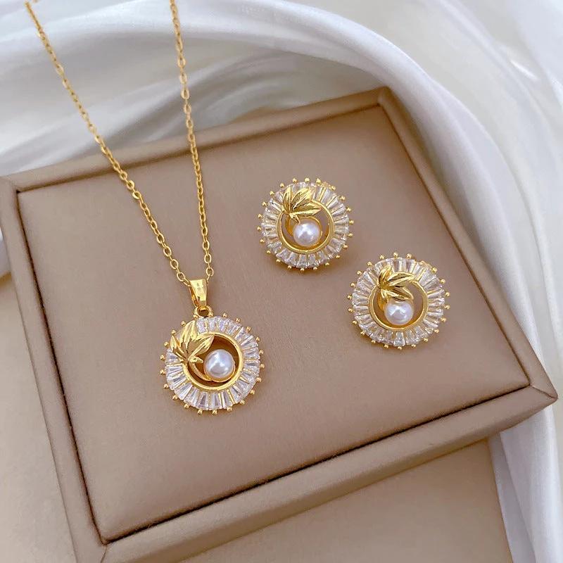 Conjunto de Joyería Personalizada de Diamantes Elegante con Collar y Pendientes