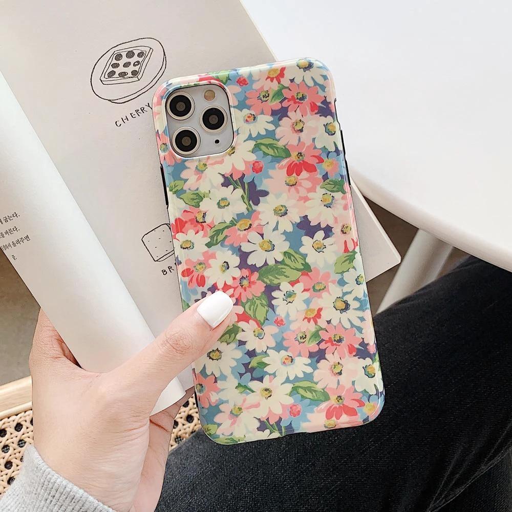 Retro Daisy Phone Case - Stylish Protection for Your Smartphone