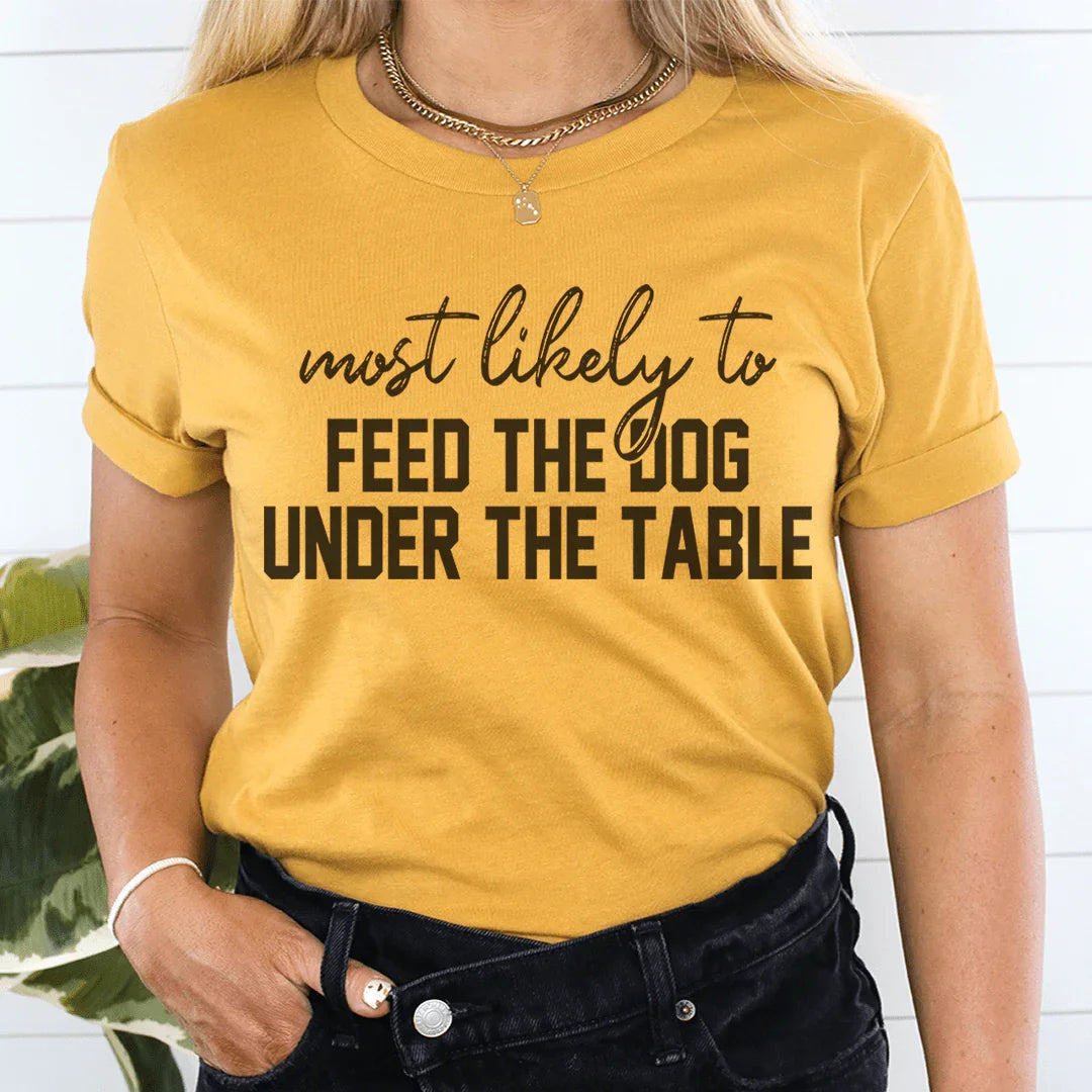 Camiseta de Acción de Gracias con más probabilidades de alimentar al perro debajo de la mesa