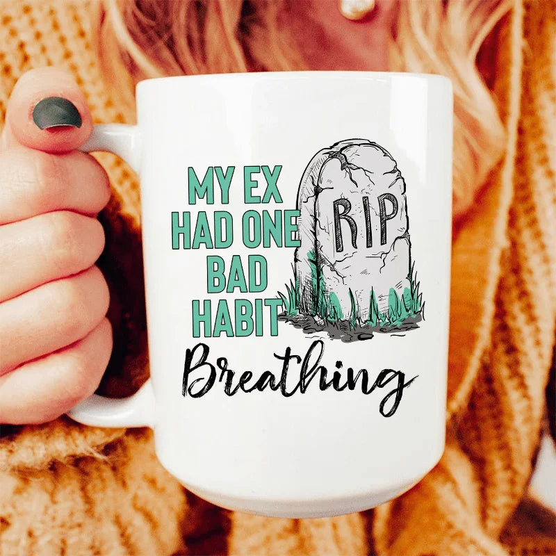 Taza de cerámica de 15 oz con el texto "Mi ex tenía un mal hábito"