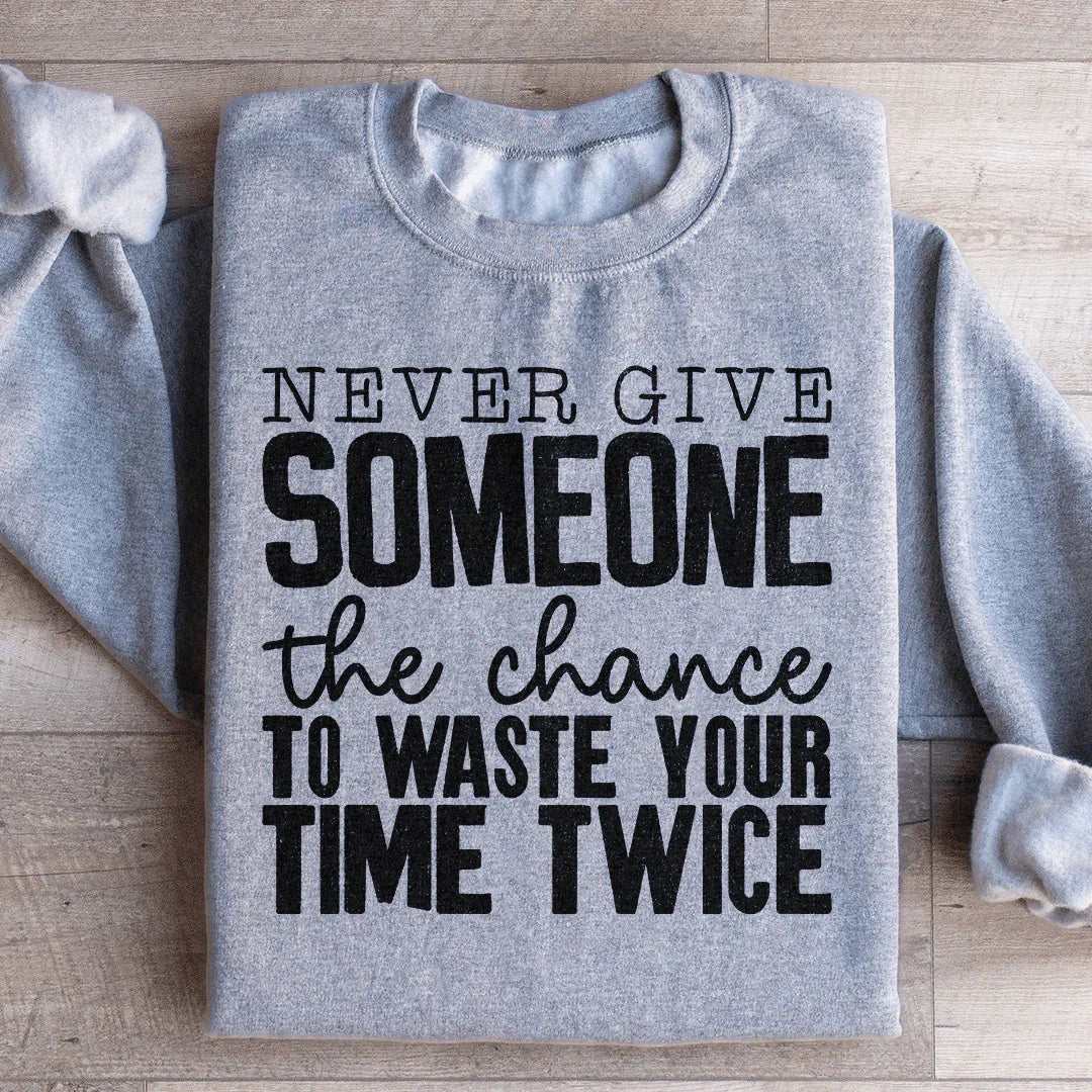 Sudadera "Nunca le des a alguien la oportunidad de perder tu tiempo dos veces"