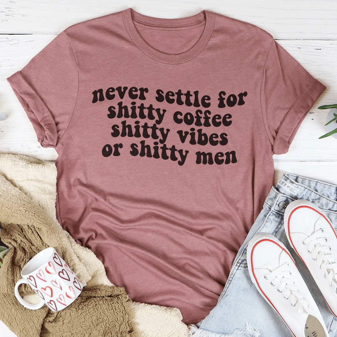Camiseta "Nunca te conformes con un café de mierda"