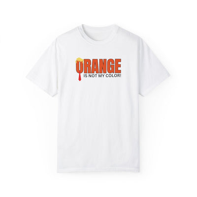 La camiseta unisex teñida a la prenda 'El naranja no es mi color'