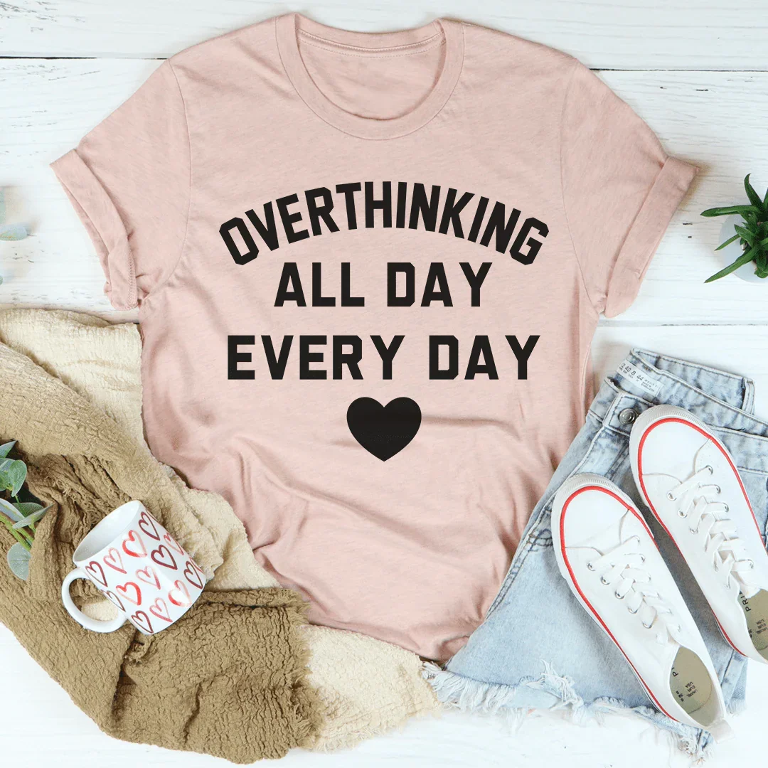 Camiseta "Pensando demasiado todo el día, todos los días"