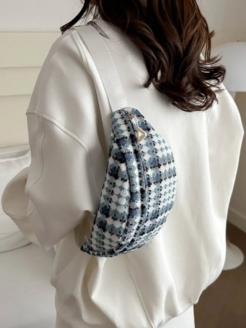 Sac bandoulière à large bandoulière à carreaux