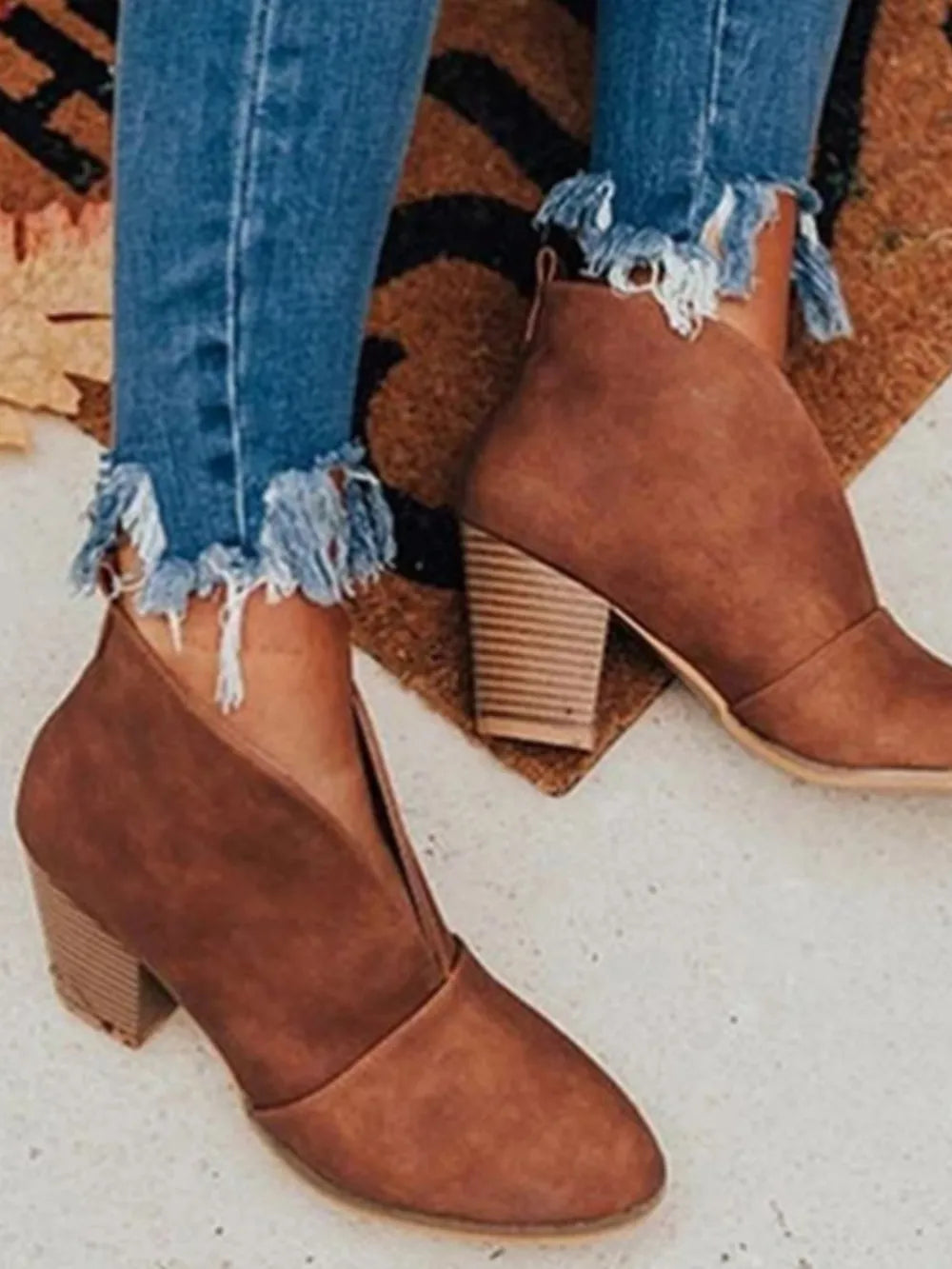 Point Toe Chunky Heeled Ankle Boots - Korvel