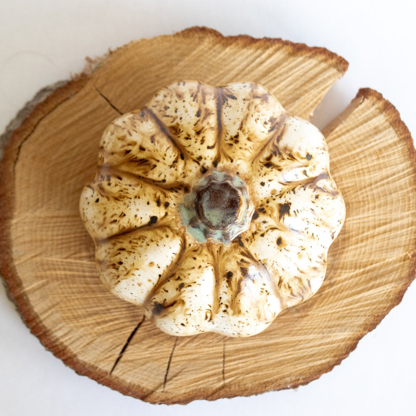 Citrouille en céramique artisanale pour la décoration d'automne