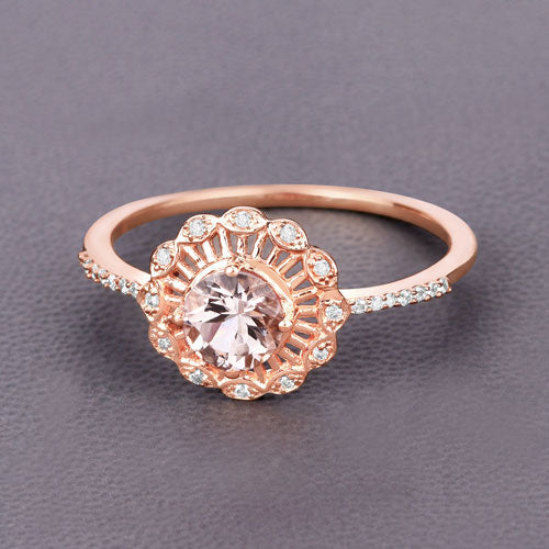 Anillo de Compromiso de Morganita y Diamante de 0.54 Quilates en Oro Rosa de 14K