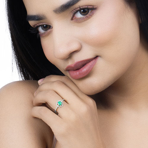 Bague de fiançailles en or blanc 14K avec émeraude zambienne de 0,55 carat et diamants