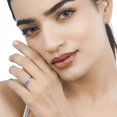 Anillo de 0.61 quilates de tanzanita genuina y diamantes blancos en oro blanco de 14K