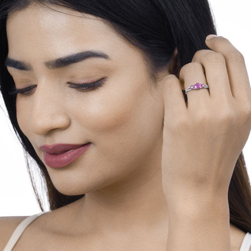 Anillo de Rubí y Diamante Blanco de 1.02 Quilates en Oro Blanco de 14K