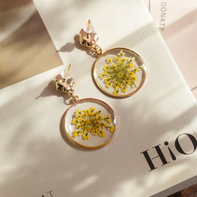 Boucles d'oreilles en dentelle jaune doré